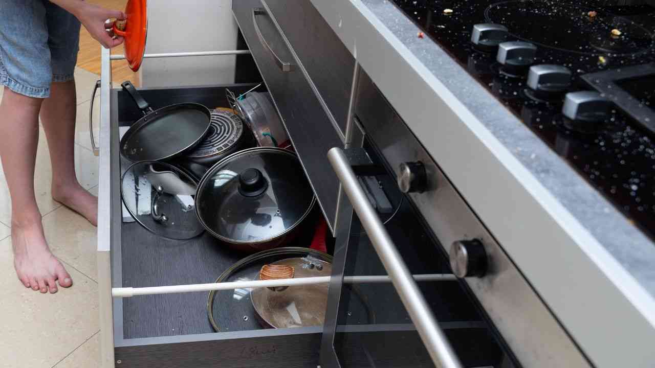 Come sistemare pentole e coperchi buttalapasta.it