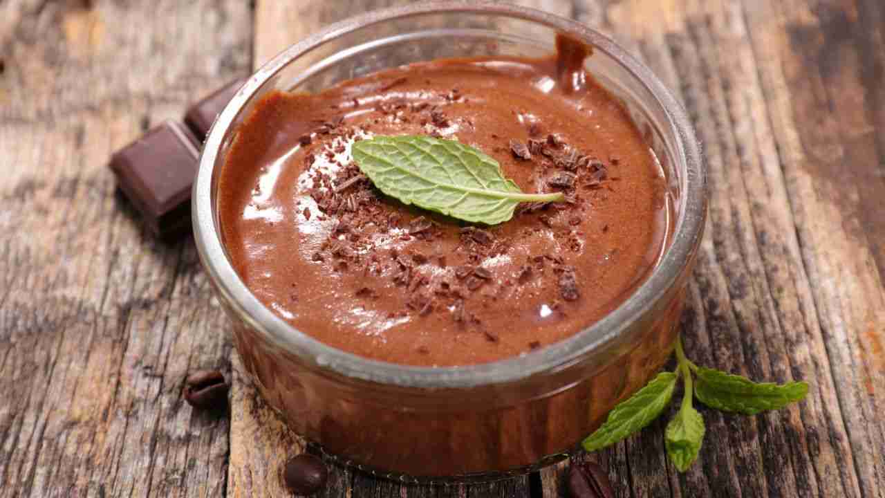 Mousse al cioccolato vegana buttalapasta.it