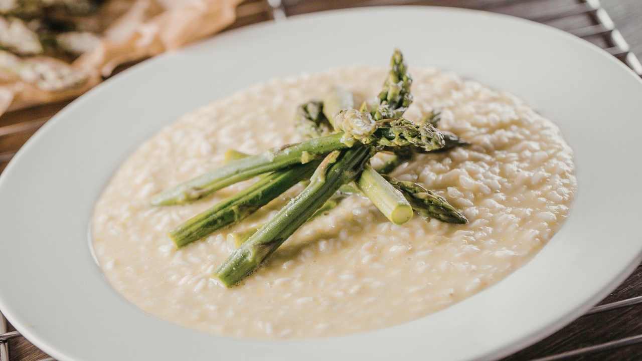 Risotto agli asparagi cremoso buttalapasta.it