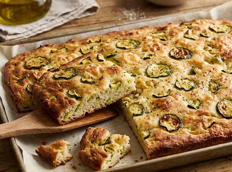 Schiacciata di zucchine in forno buttalapasta.it