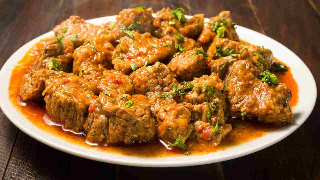 Spezzatino di vitello al vino bianco buttalapasta.it