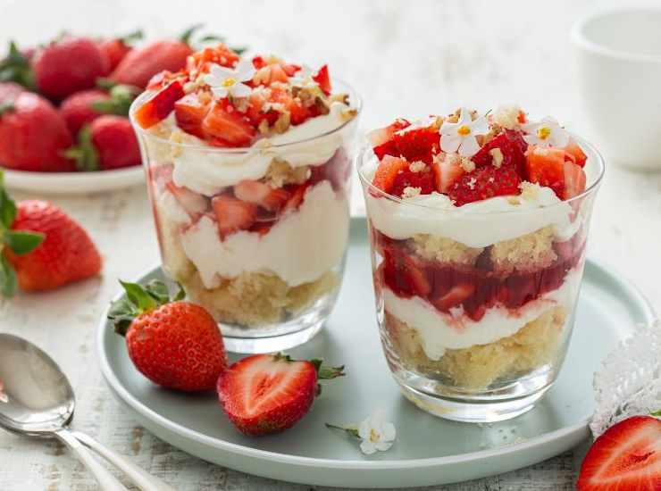 Tiramisù alle fragole buttalapasta.it