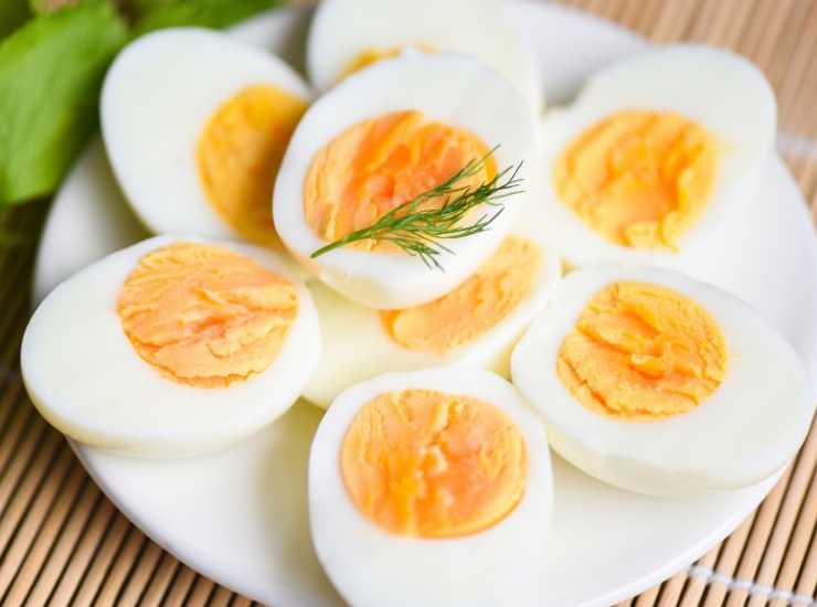 Uova sode in Air Fryer buttalapasta.it