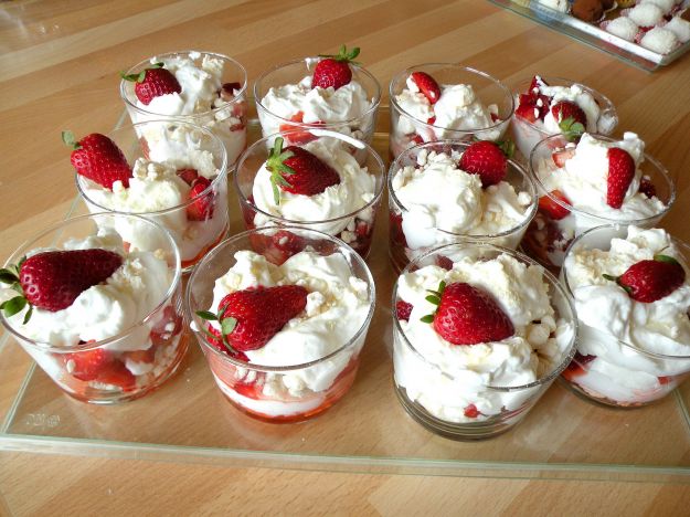 Fragole con panna all'anice