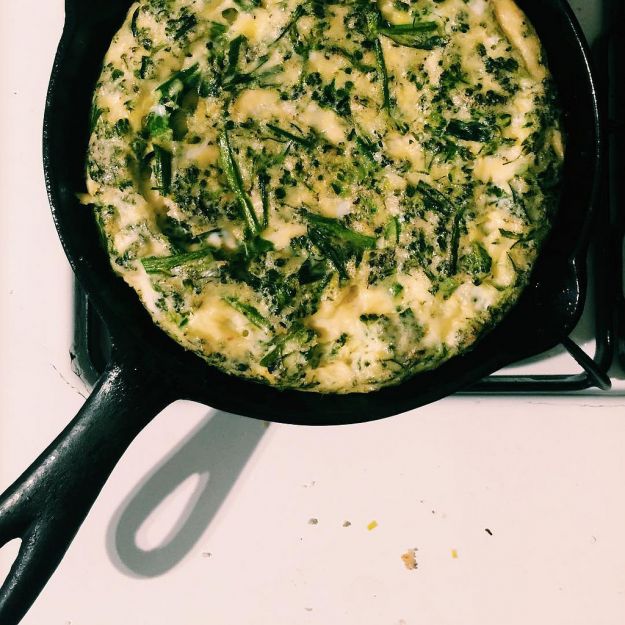 Frittata con germogli di pungitopo