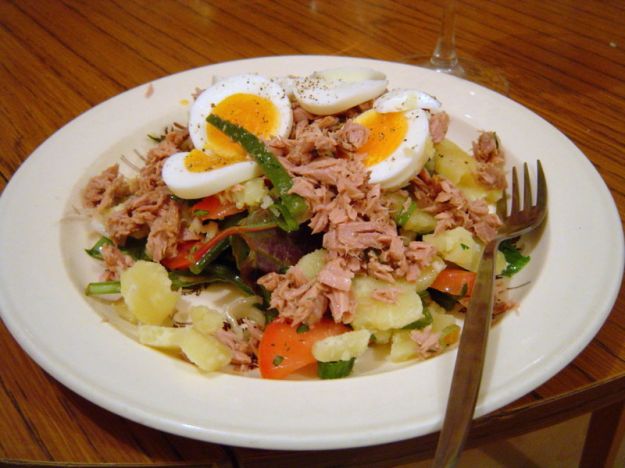 Insalata di patate e tonno