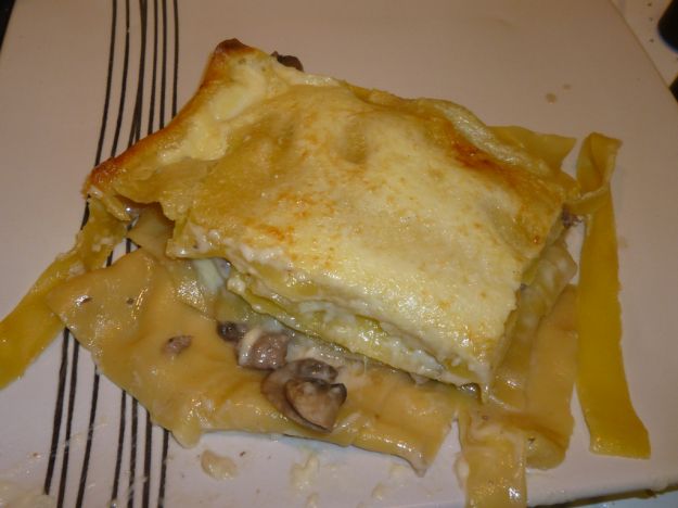 Lasagne con funghi, speck e carciofi