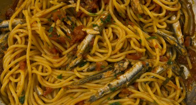 Spaghetti con le alici fresche