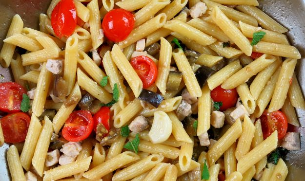 Pasta con pesce spada e melanzane