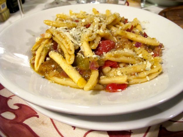 Pasta con peperoni e fichi