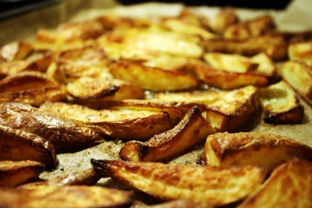 Patate al forno con limone e origano