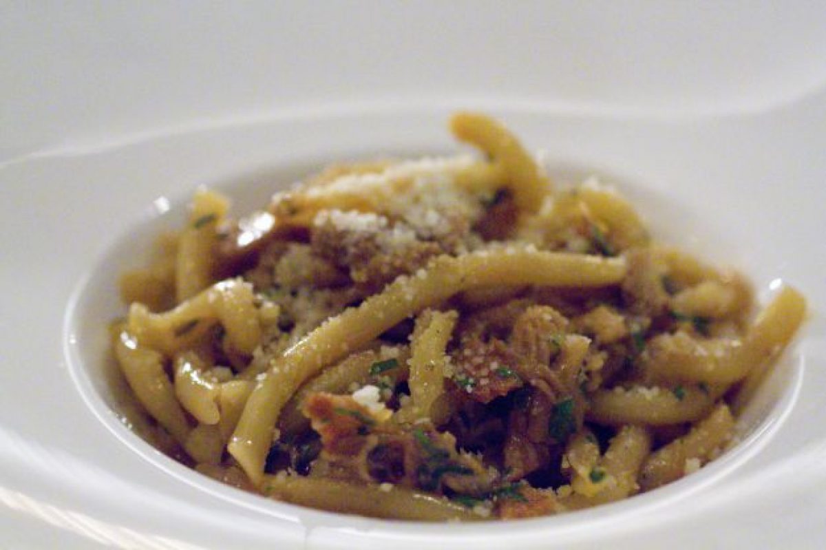 Strozzapreti con crudo, asparagi e parmigiano