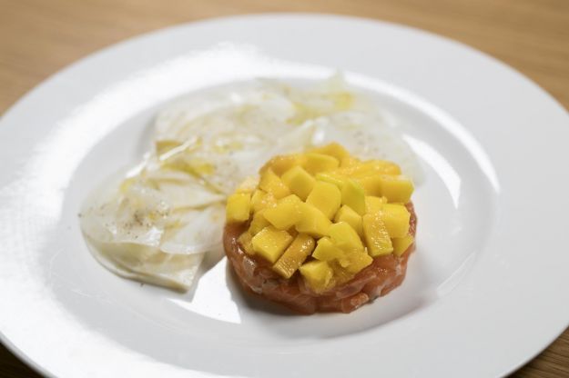 Tartare di salmone mango e finocchi