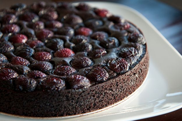 Torta al cioccolato e ciliegie