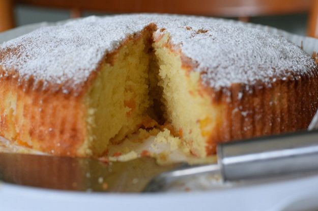 Torta con albicocche e yogurt