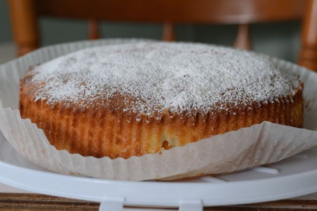 Torta con albicocche sciroppate