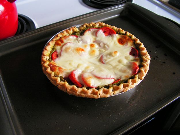 Torta salata formaggio e pesto