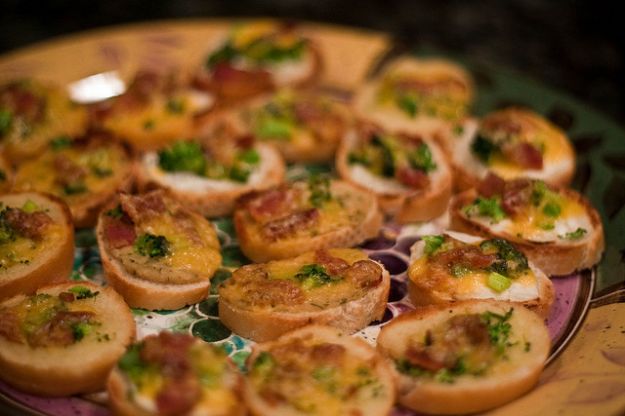 antipasti e aperitivi per natale bruschette al tonno e broccoli