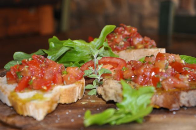 bruschetta pizza margherita