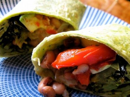 Burrito con fagioli e pomodori