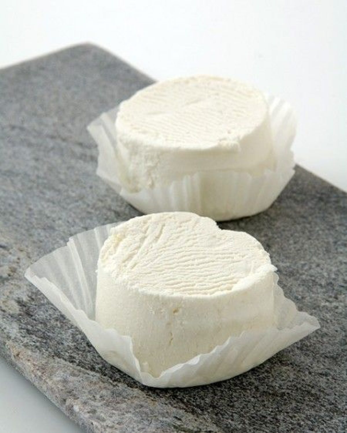 Insalata con formaggio caprino caldo