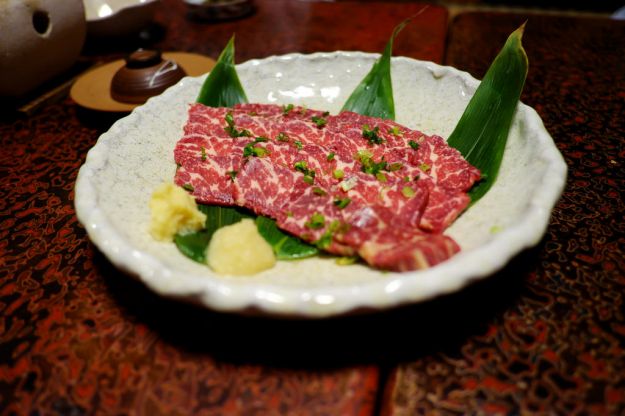 carne di cavallo alle erbe aromatiche e sale in fiocchi