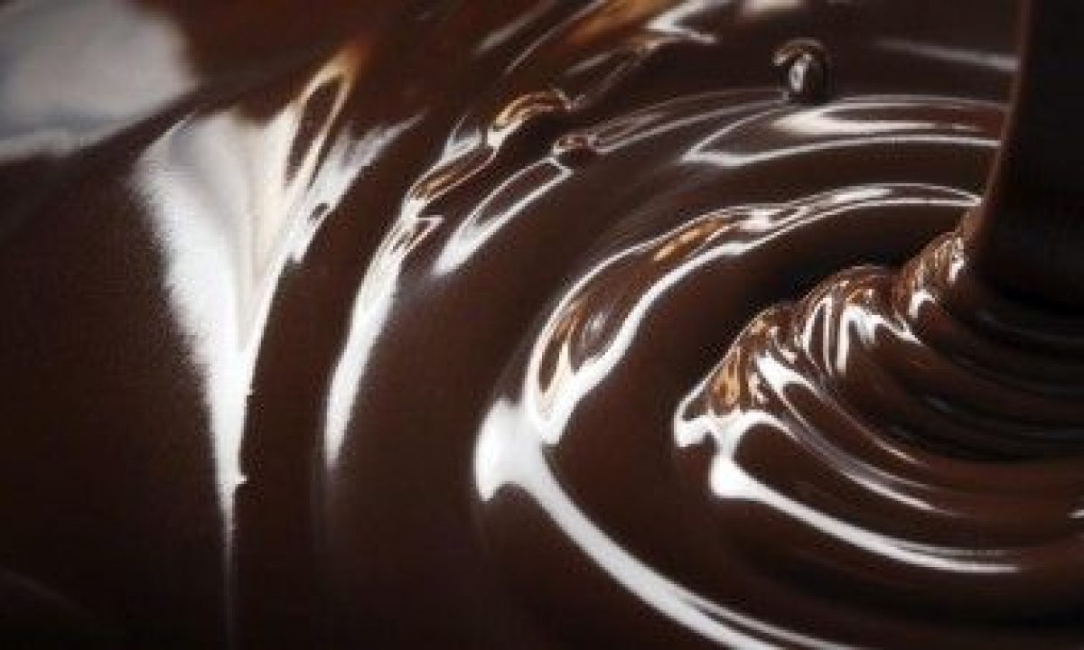 Cestini al cioccolato con crema alla vaniglia