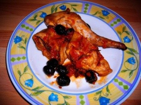 Coniglio con olive e noci