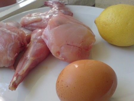 Cosce di coniglio in salsa di uova