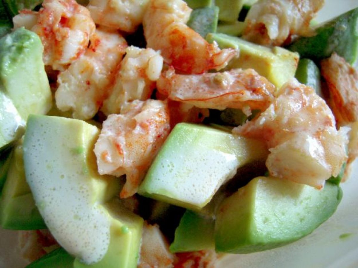 Coppette di gamberi e avocado