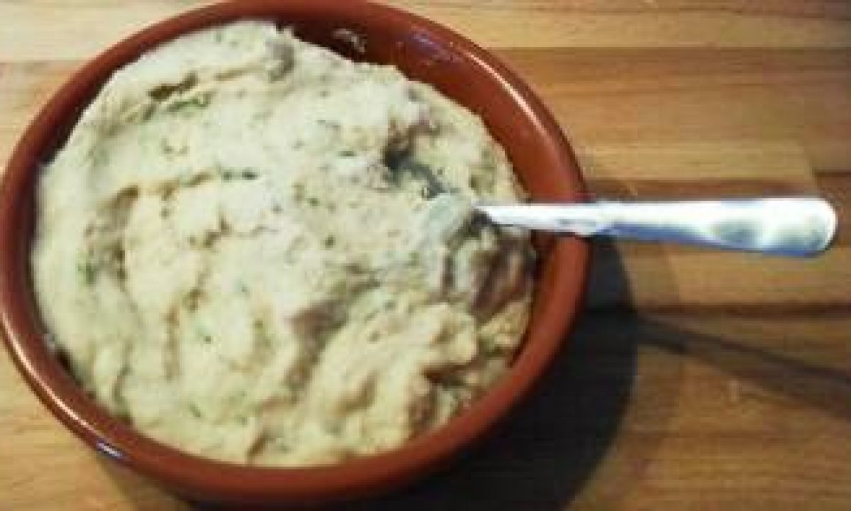 Crostini con crema di fagioli bianchi e rosmarino