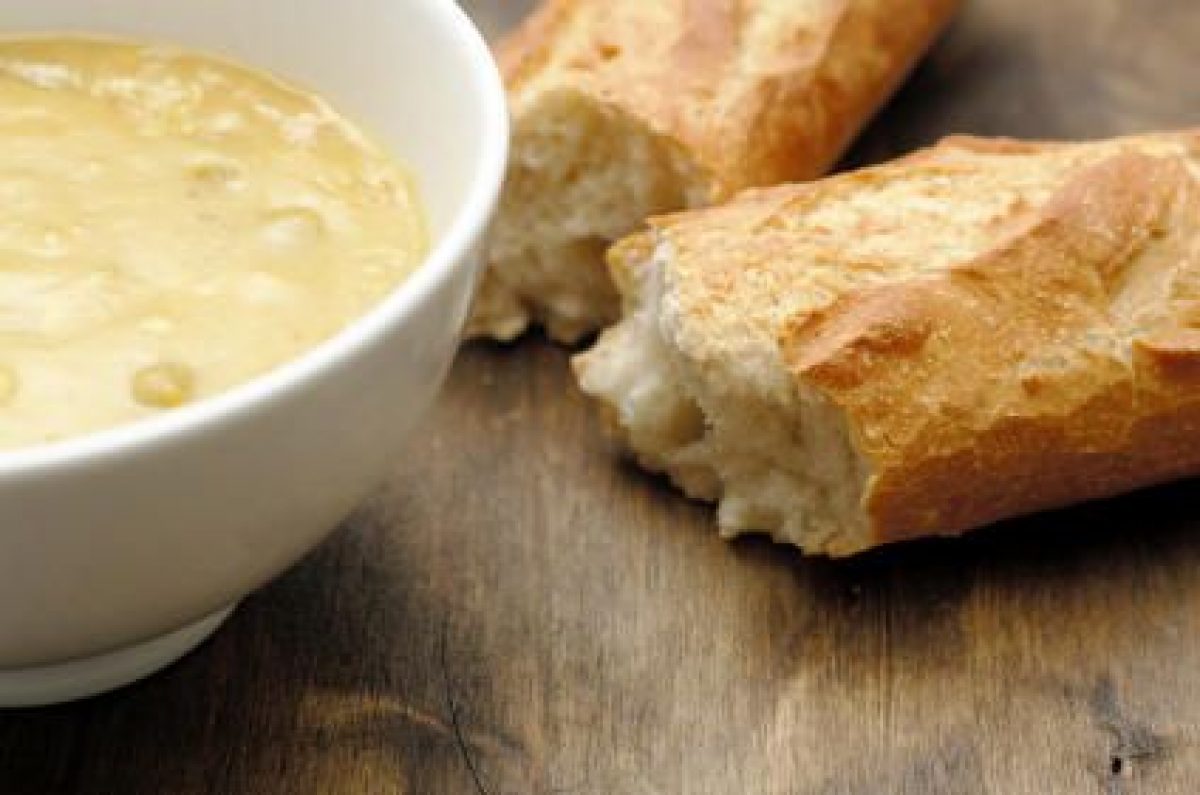 Crema di pollo e patate con grissini