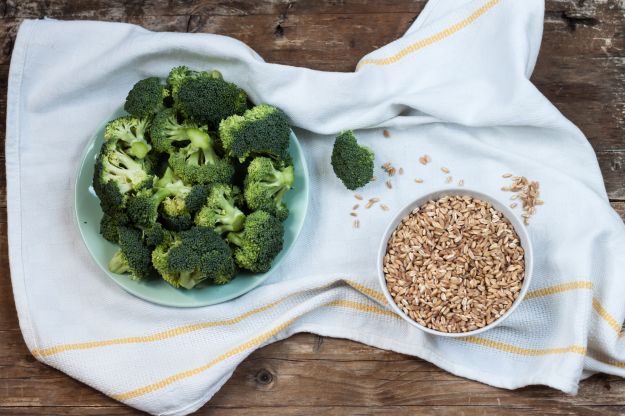 Farro con broccoli e feta