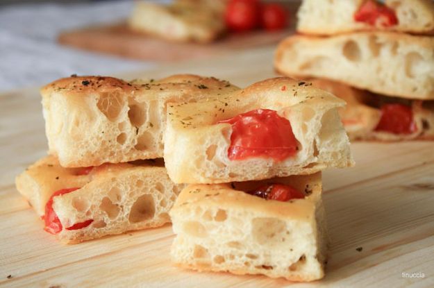 Focaccia ripiena di cipolle, patate e pomodori con il Bimby