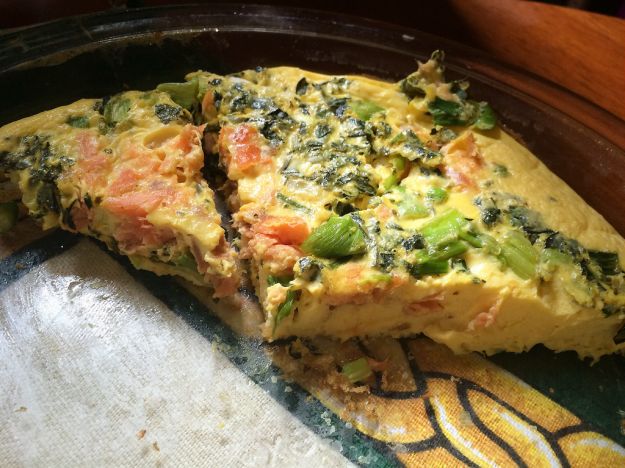 Frittata con salmone e asparagi