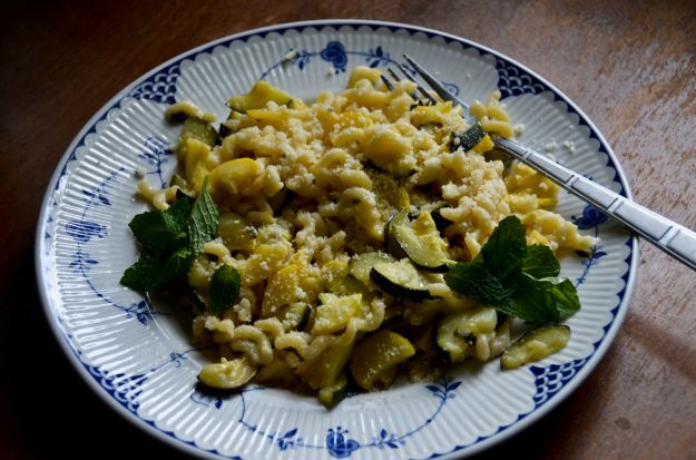 fusilli con zucchine e menta