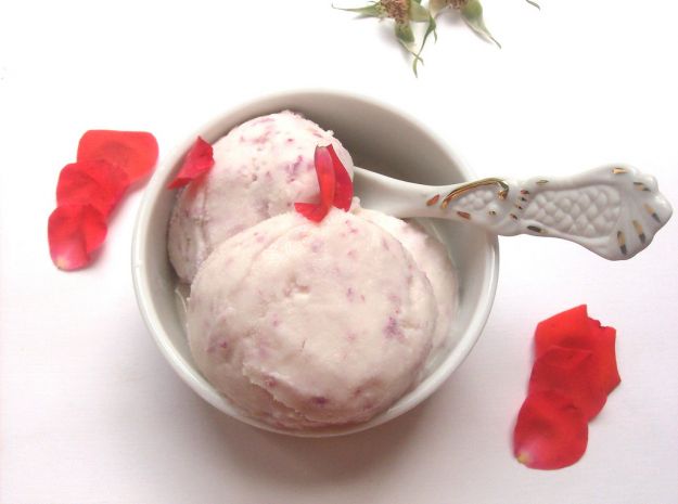 Gelato di rose con il Bimby