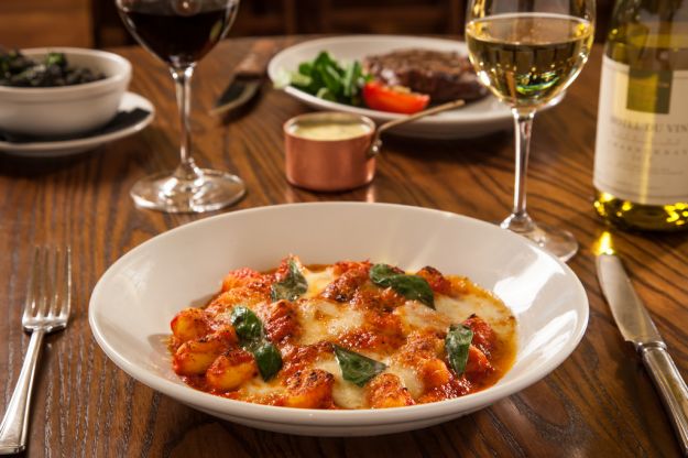 gnocchi di ricotta con salsa al pomodoro