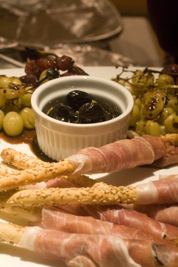 grissini al sesamo con prosciutto e tartufo per gli antipasti di San Valentino