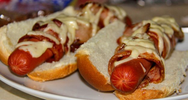 hot dog con bacon