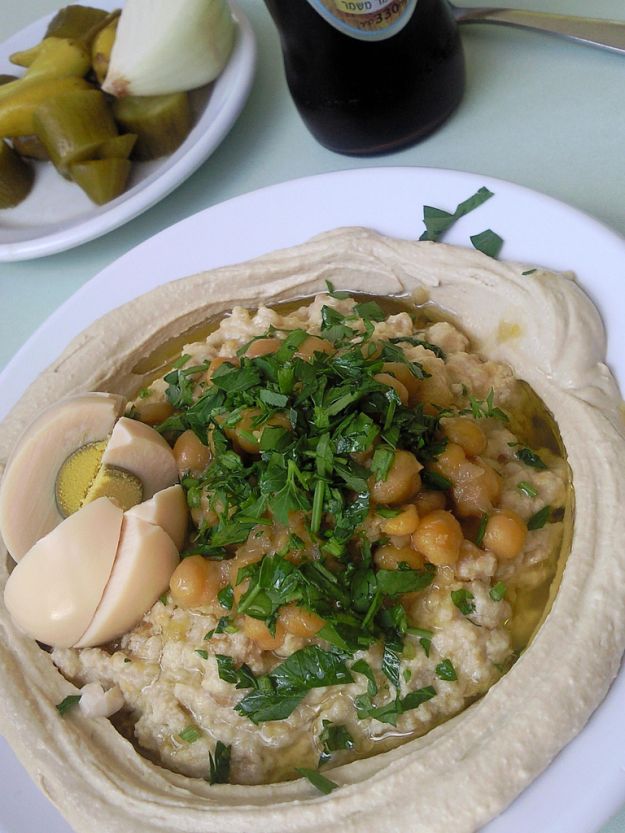 hummus con ceci e uova sode