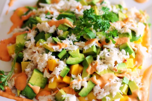 insalata di mango avocado e granchio