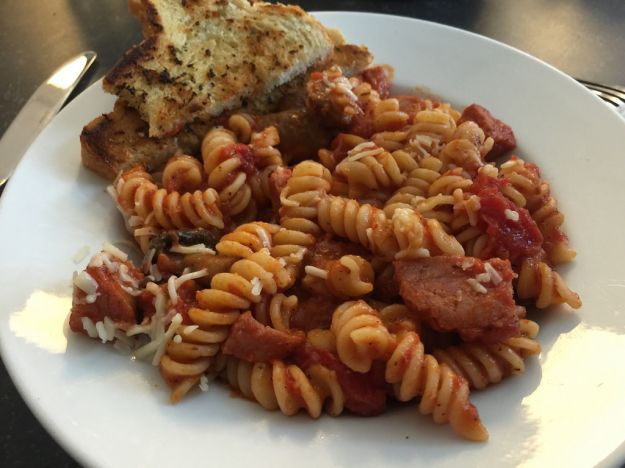 insalata di pasta con wurstel