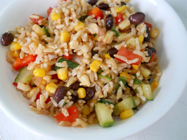 Insalata di riso integrale con verdure | Buttalapasta