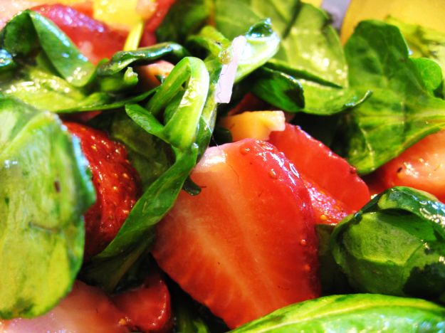 insalata verde con fragole