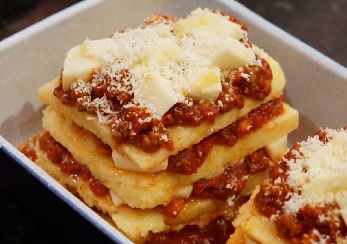Lasagne di polenta con verza e carne