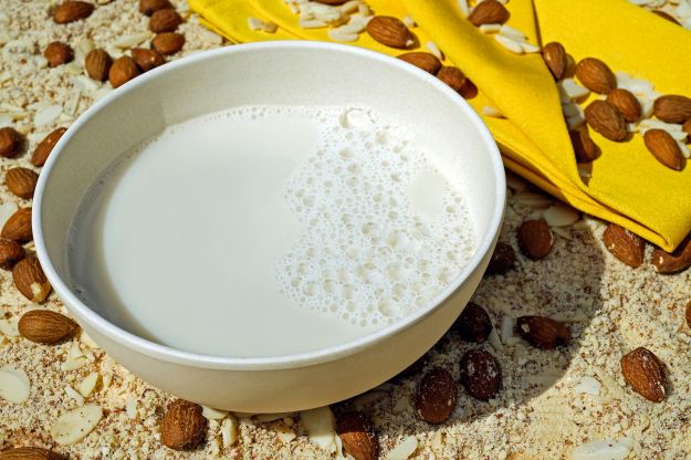 Latte di mandorle