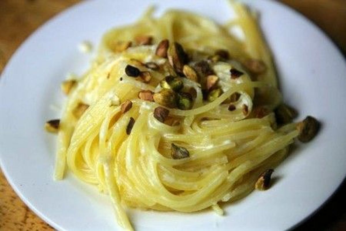 Linguine con noci e pistacchi