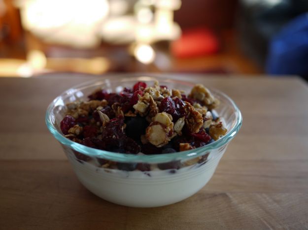 Yogurt, blueberries, and granola