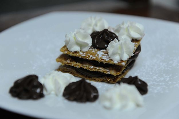 millefoglie al pistacchio con crema al cioccolato